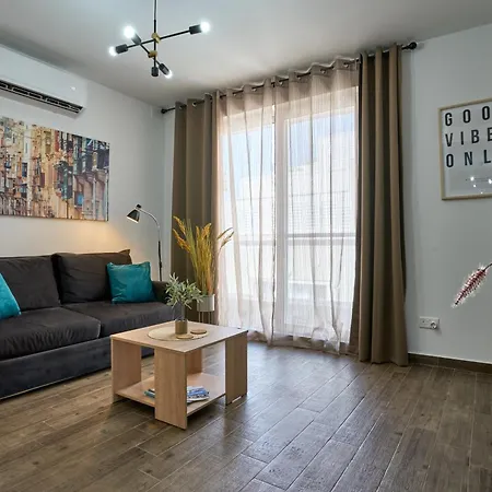 Private Apartment Minutes On Foot To Sliema Malta, 2 Ac'S & Large Tvs *