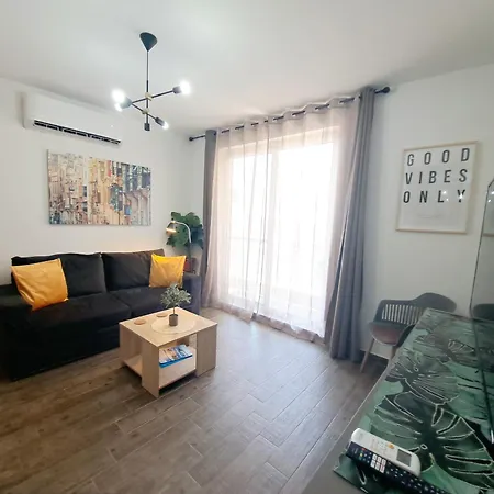 Private Apartment Minutes On Foot To Sliema Malta, 2 Ac'S & Large Tvs * Gzira