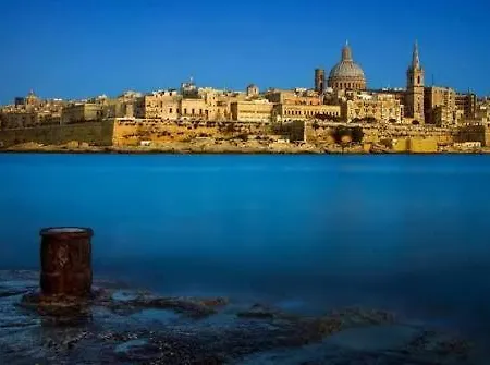 Apartment Private Minutes On Foot To Sliema Malta, 2 Ac's & Large Tvs *