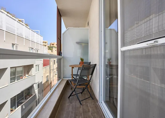 Private Minutes To Sliema Malta, 2 Ac's, Netflix Apartment *