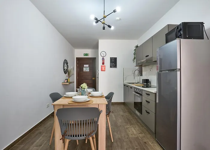 Private Minutes To Sliema Malta, 2 Ac's, Netflix